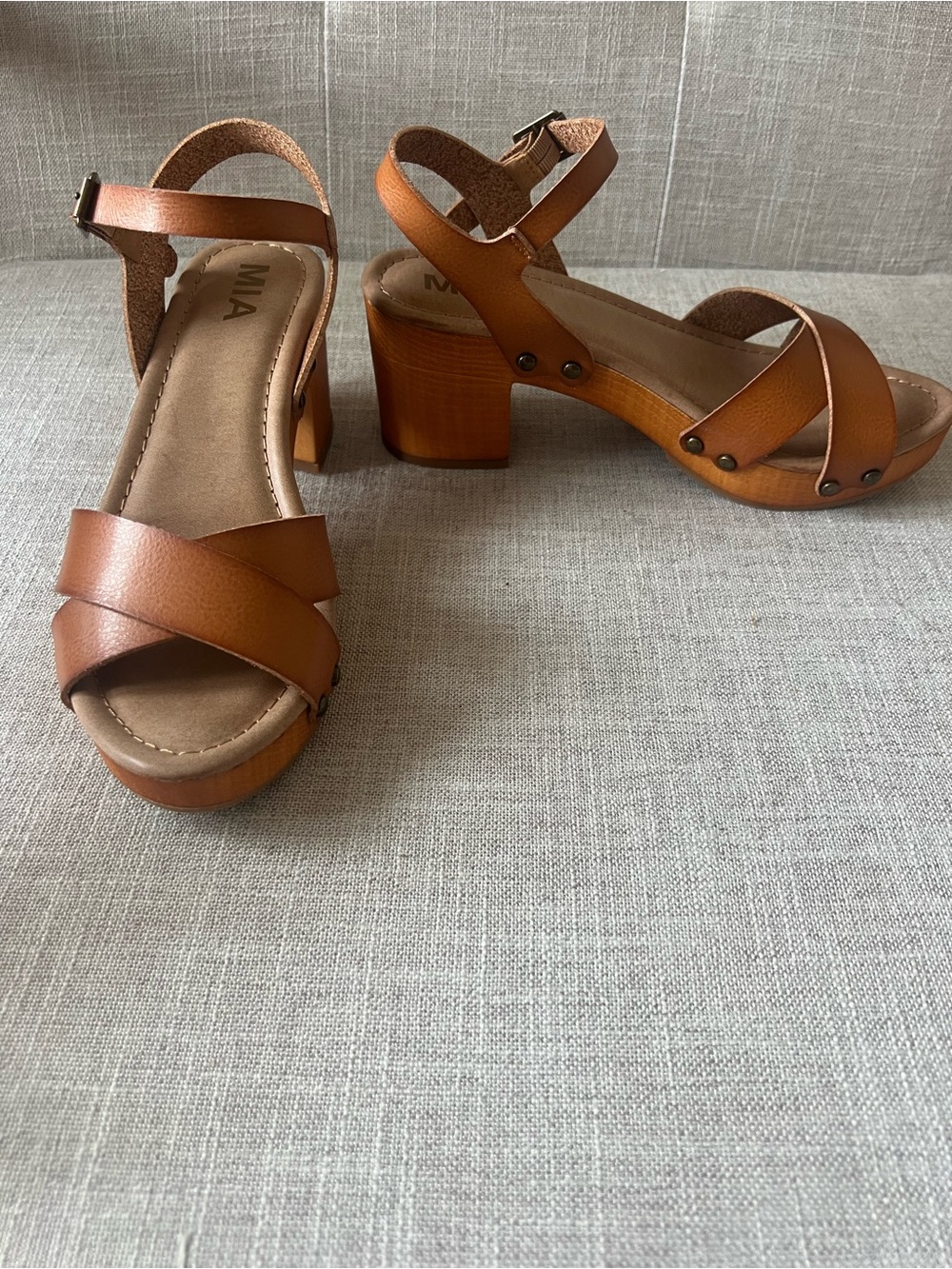 MIA Cognac Tan Crisscross Ankle-Strap block heel Summer Sandals, Size 7, NWT - Picture 4 of 8